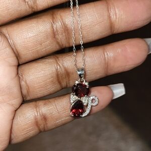 Beautiful Sterling Silver Cat Garnet Necklace